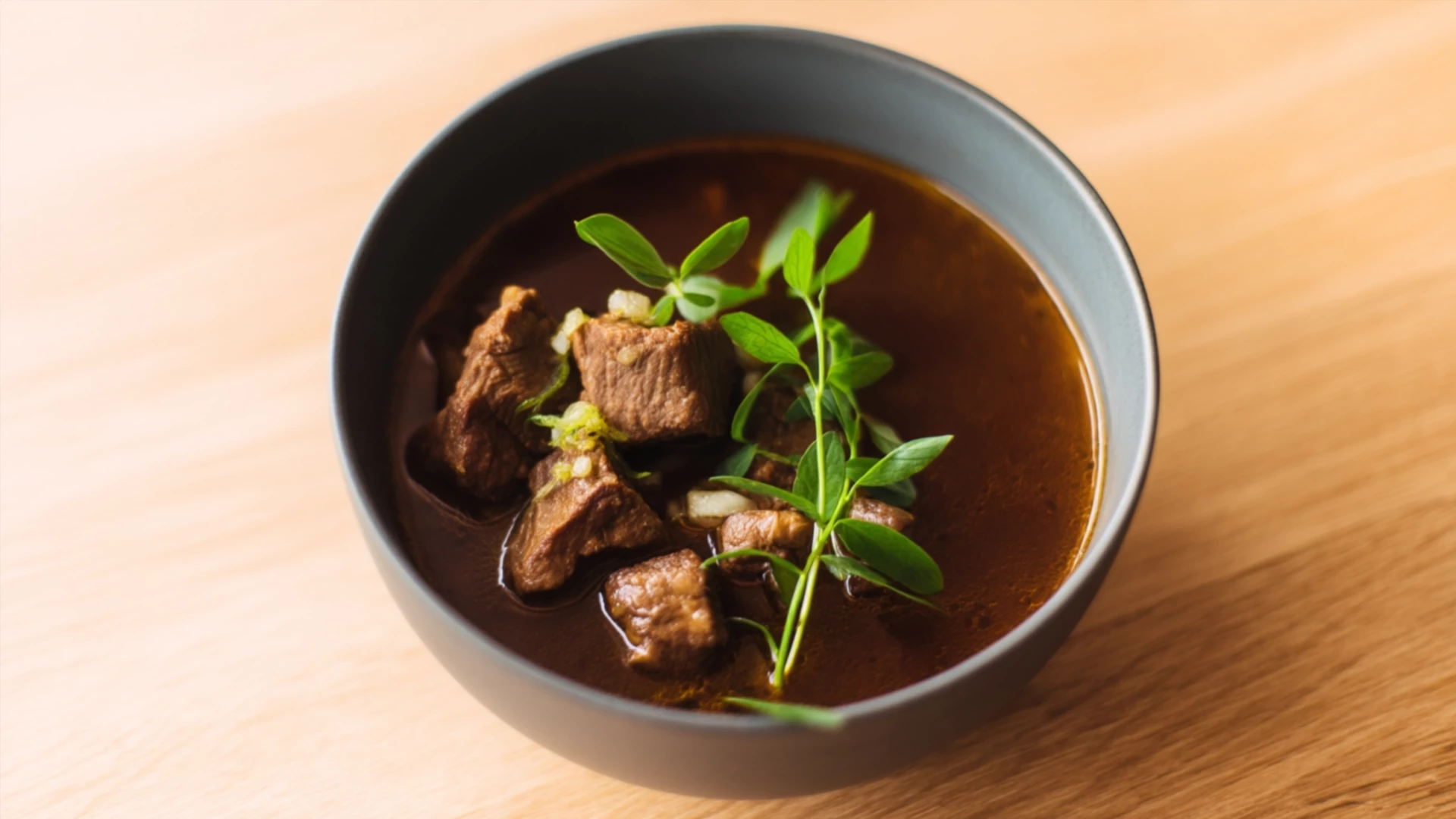 Фото блюда: Говяжий рагу с любистком – ароматное блюдо с глубоким вкусом