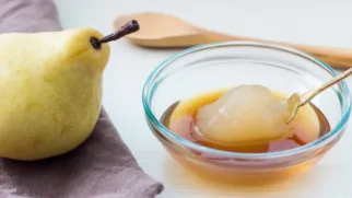 Фото рецепта: Грушевый соус с можжевельником к мясу: аромат леса в одной ложке