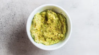 Фото рецепта: Гуакамоле с пряной смесью для яркого вкуса