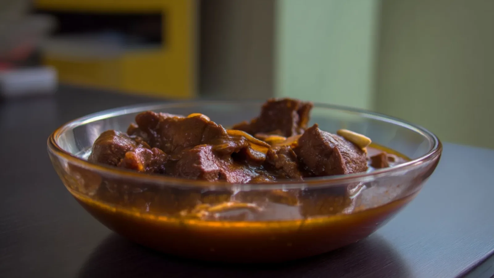 Фото блюда: Гуляш с соевым маслом — Пикантное тушеное мясо с соевым маслом