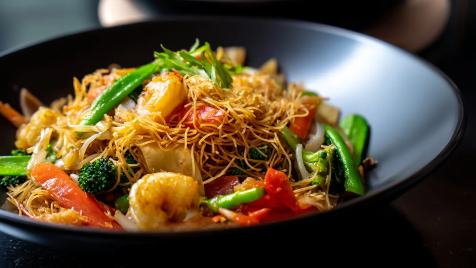 Фото блюда: Хрустящая лапша с овощами в соусе