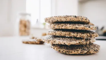 Фото блюда: Хрустящие хлебцы с чиа для полезного перекуса