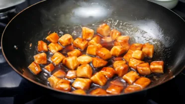 Фото рецепта Каракатица в кисло сладком соусе по китайскому рецепту