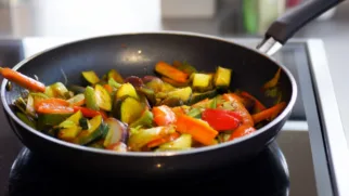 Фото рецепта: Карри овощи на сковороде с насыщенным вкусом специй