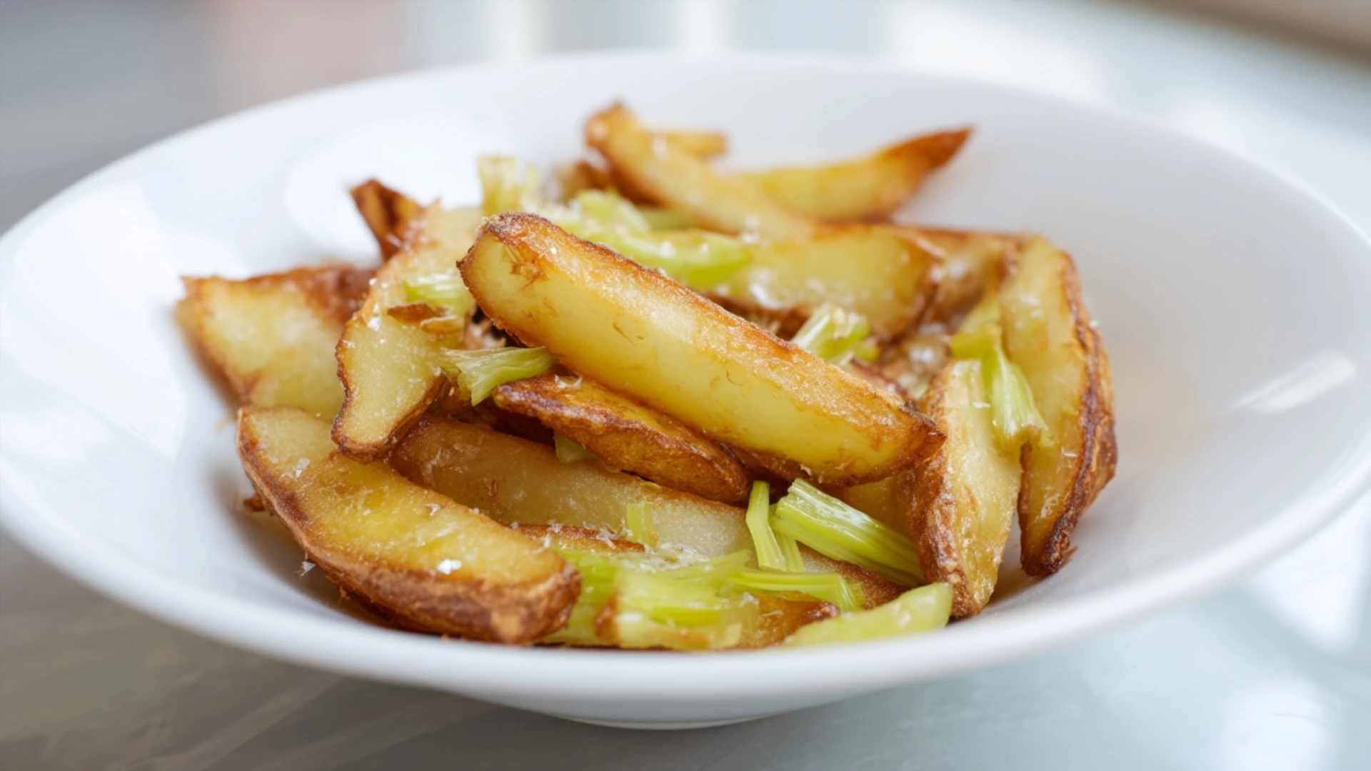 Фото блюда: Картофель жареный с сельдереем