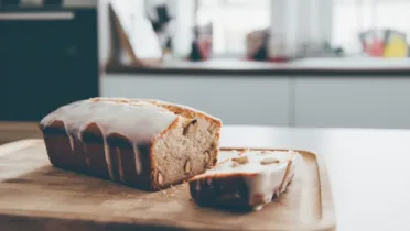 Фото рецепта Кекс с макадамией с нежной глазурью