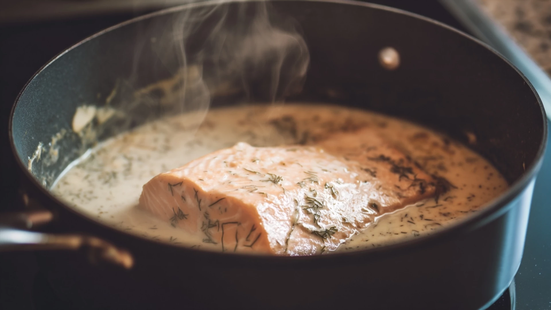 Фото блюда: Кижуч в сливочном соусе с укропом – Рецепт с низкой калорийностью