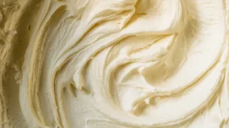 Фото рецепта: Воздушный крем чиз с бобами тонка для капкейков с насыщенным ароматом