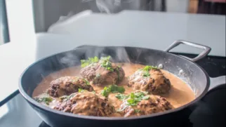 Фото рецепта: Куриные котлеты в арахисовом соусе