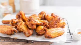 Фото рецепта: Куриные крылья в сладкой паприке с румяной корочкой и сочной мякотью