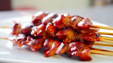 Фото рецепта Сочные куриные шашлычки в медово кетчупном маринаде