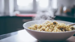 Фото рецепта: Кускус с куриными сердечками для сытного обеда