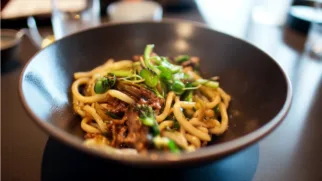 Фото рецепта: Удон с фасолевыми ростками в ароматном соевом соусе