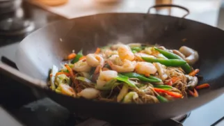 Фото рецепта: Лапша вок с морепродуктами – Идеальный ужин в стиле азиатской кухни