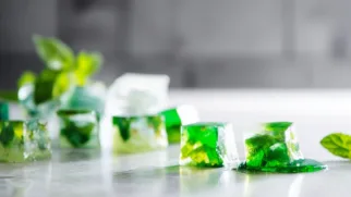 Фото рецепта: Мятные леденцы из сахара с яркой свежестью и хрустом