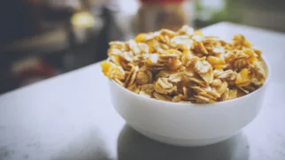 Фото рецепта: Манговая гранола с ярким фруктовым вкусом