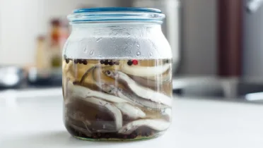 Фото рецепта Маринованная корюшка с пряным вкусом