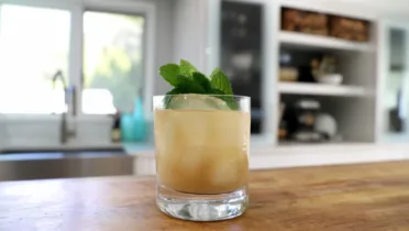 Фото рецепта Май тай с оргеатом и карамельной ноткой для уютного вечера