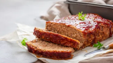 Фото блюда: Сочный мясной рулет в сусле с румяной корочкой