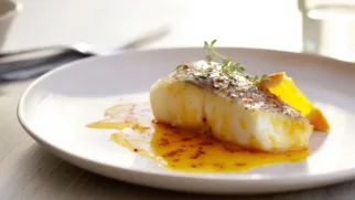 Фото рецепта: Окунь морской в апельсиновом соусе – изысканный рецепт с цитрусовым акцентом