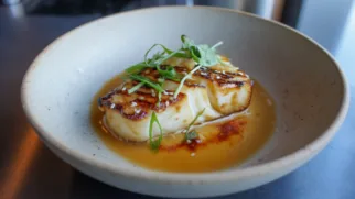 Фото рецепта: Палтус в азиатском маринаде с пряным соусом