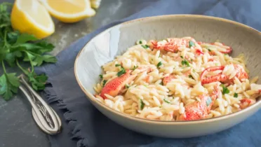 Фото рецепта Паста-орзо с раковыми шейками: легкий летний вкус