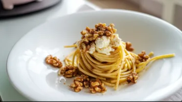 Фото рецепта Паста с козьим сыром и грецким орехом