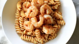 Фото рецепта: Паста с перечным маслом и креветками что растопит скучный ужин