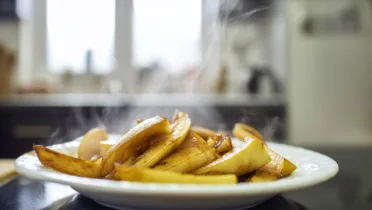 Фото рецепта Пастернак с яблоками в карамельной глазе