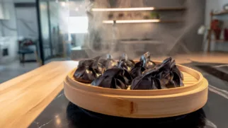 Фото рецепта: Пельмени неро с креветками – рецепт с чернилами каракатицы