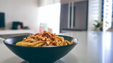 Фото блюда: Пряный удон с арахисом для яркого ужина