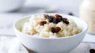 Фото рецепта: Рисовая каша с изюмом – Вкусное и полезное утреннее блюдо