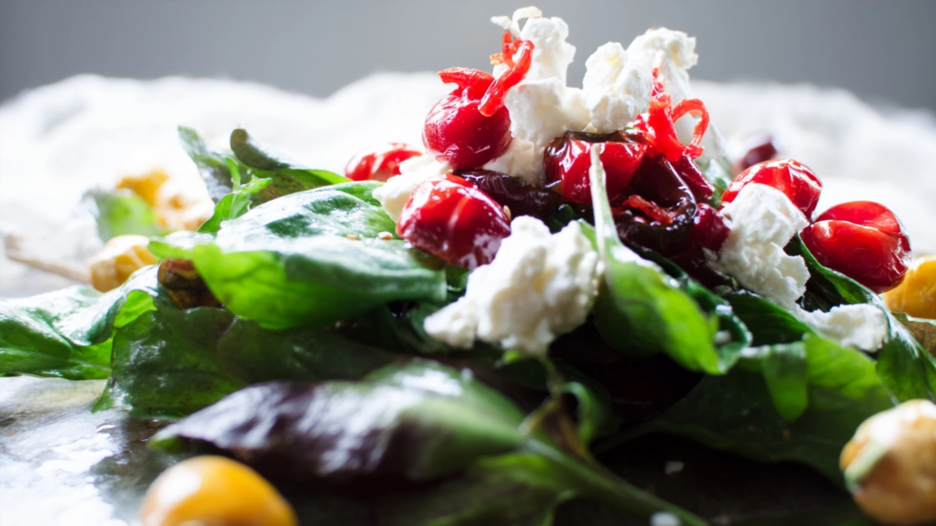 Фото блюда: Салат с кизилом и сыром