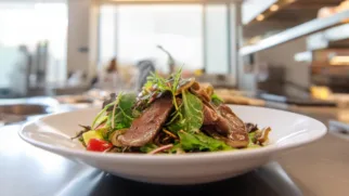 Фото рецепта: Салат тёплый с говяжьей печенью