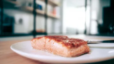 Фото рецепта Сёмга в креплёном вине с насыщенным ароматом и румяной корочкой