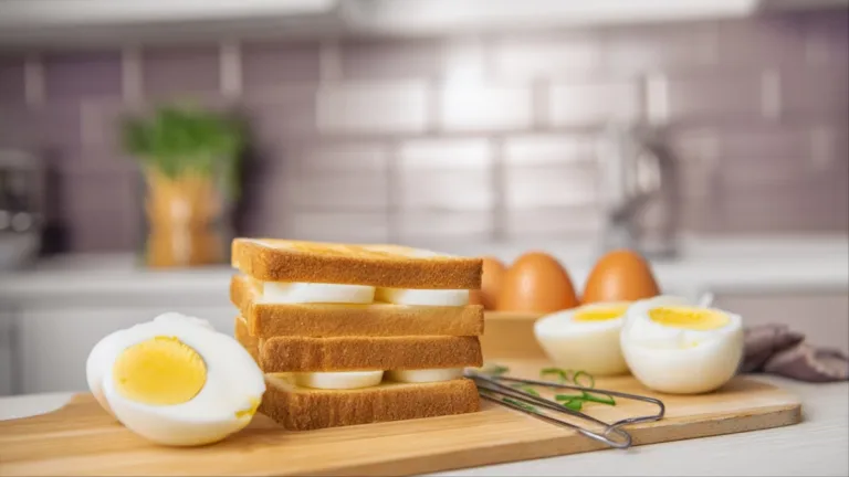 Фото блюда: Сэндвич с яйцом и сырком