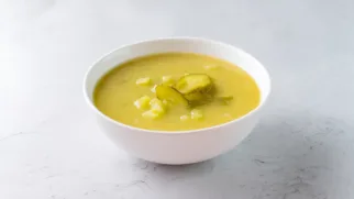 Фото рецепта: Нежный овощной суп пюре с солеными огурцами
