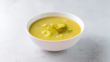 Фото рецепта Нежный овощной суп пюре с солеными огурцами