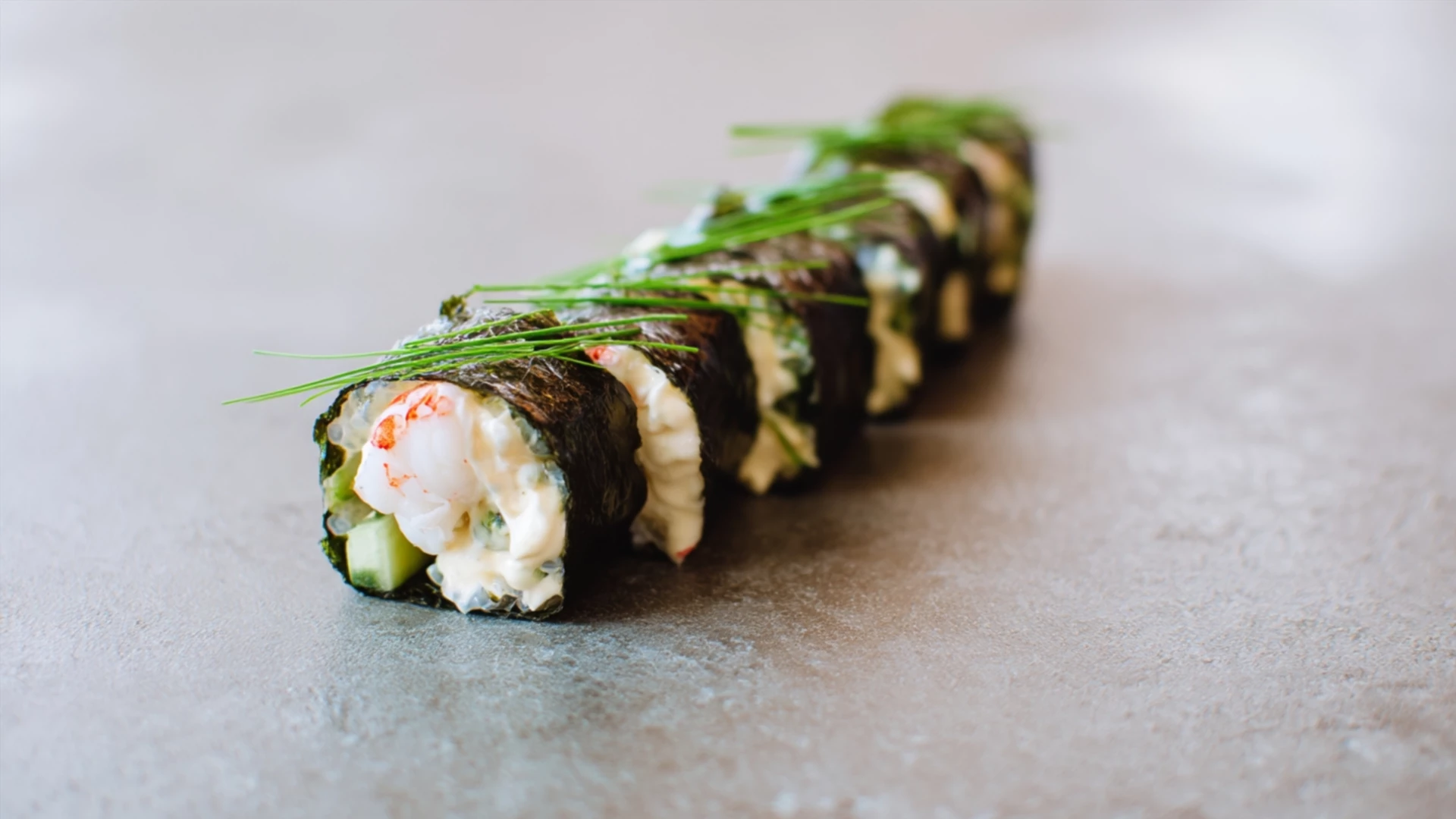 Фото блюда: Суши роллы с раковыми шейками и свежим вкусом