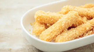 Фото рецепта: Хрустящие сырные палочки с луковым порошком для уютного перекуса