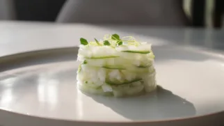 Фото рецепта: Тартар из дайкона и огурца с лимонной цедрой