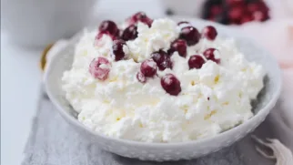 Фото рецепта: Нежные тосты с творогом и кедровым маслом для быстрого перекуса