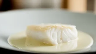 Фото рецепта: Треска в шампанском со сливками – изысканное блюдо с нежной текстурой