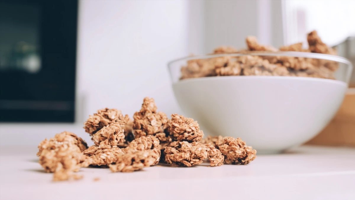 Фото блюда: Хрустящая ванильная гранола для завтрака и перекуса