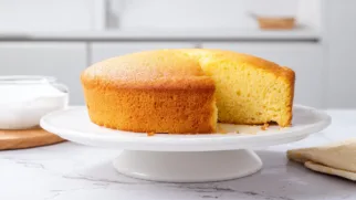 Фото рецепта: Легкий йогуртовый кекс с цитрусовым ароматом