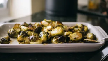 Фото рецепта Запеченная брюссельская капуста с чесночным маслом