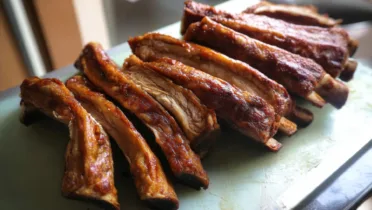 Фото рецепта Сочные свиные ребра в медовой глазури для уютного ужина