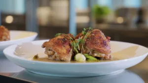 Фото блюда: Жареная курица с белым перцем: как приготовить с идеальной корочкой
