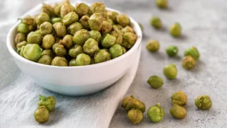 Фото рецепта: Жареный горох: Хрустящая закуска с насыщенным вкусом