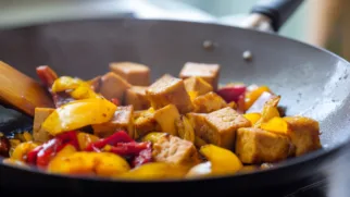 Фото рецепта: Жёлтый перец обжаренный с тофу